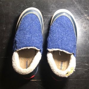 Blue sorel shoes